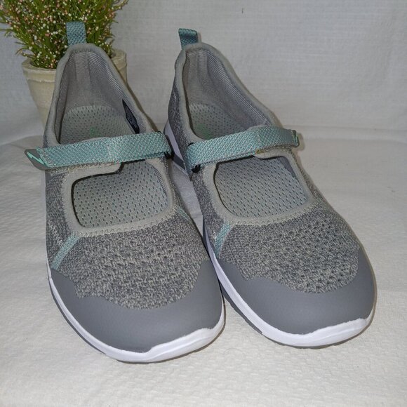 L.L. Bean women's Back Cove Mary Jane mesh adjustable strap shoe, gray, size 8 - Picture 2 of 9